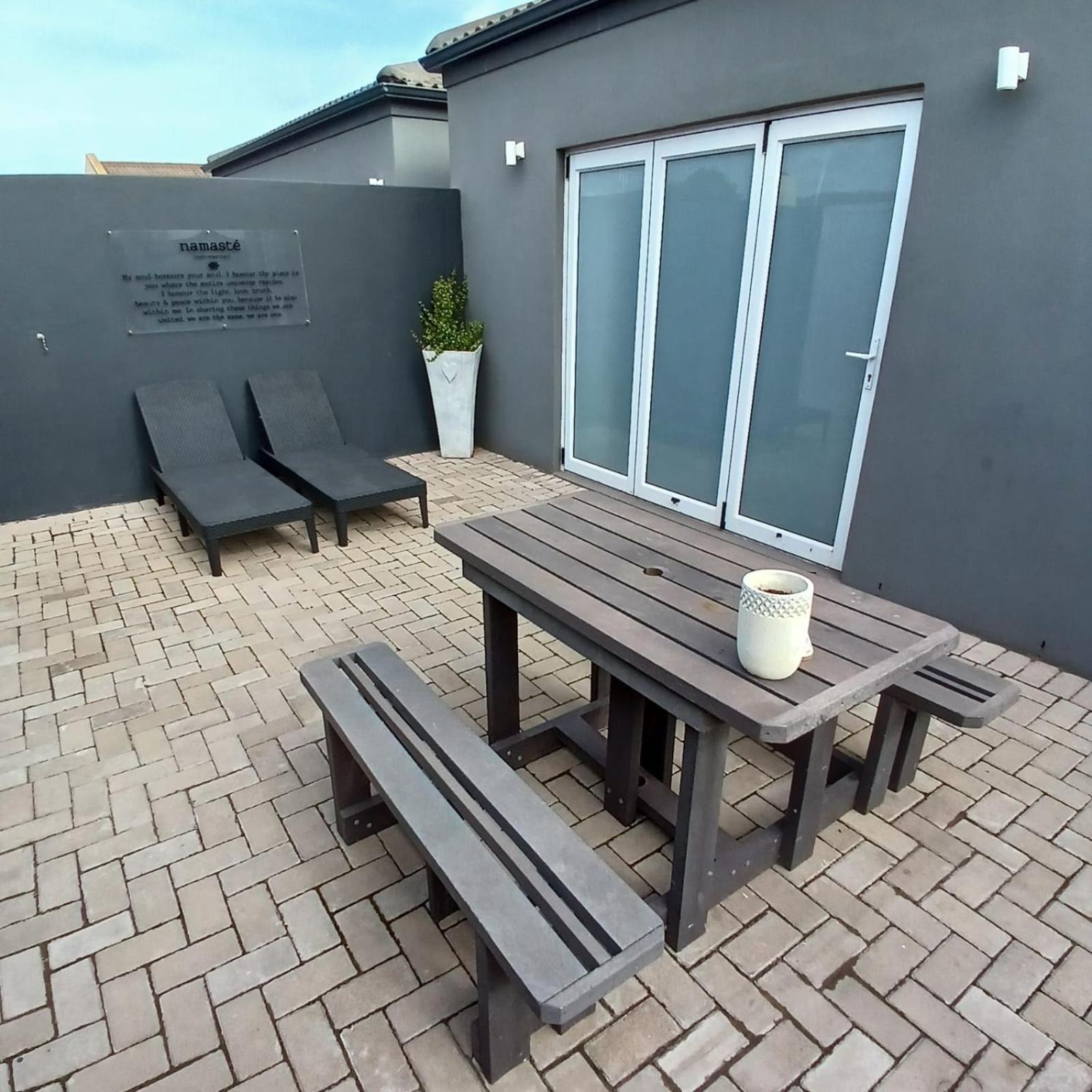 Namaste Spacious Studio Apartment Langebaan Extérieur photo